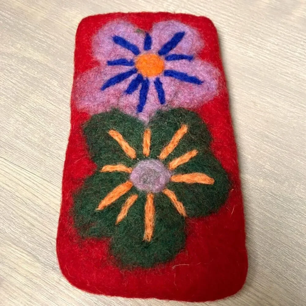 Wool glasses holder with flowers